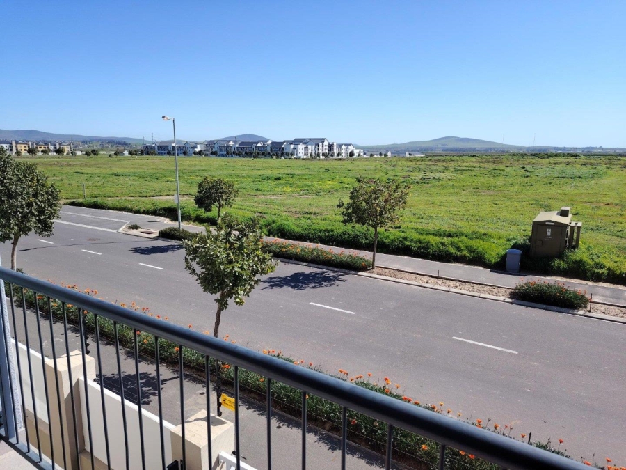 To Let 1 Bedroom Property for Rent in Buhrein Western Cape
